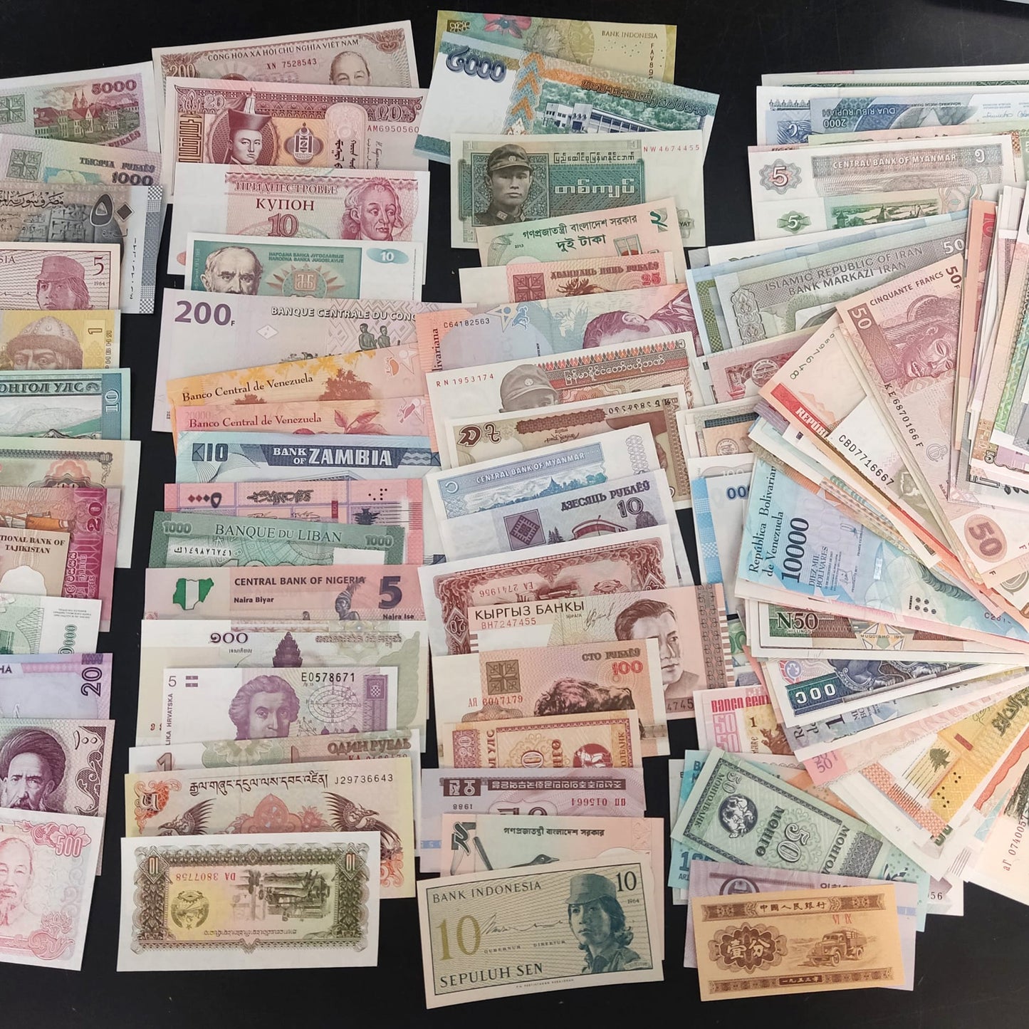 Colección de monedas del mundo: 200 billetes diferentes 