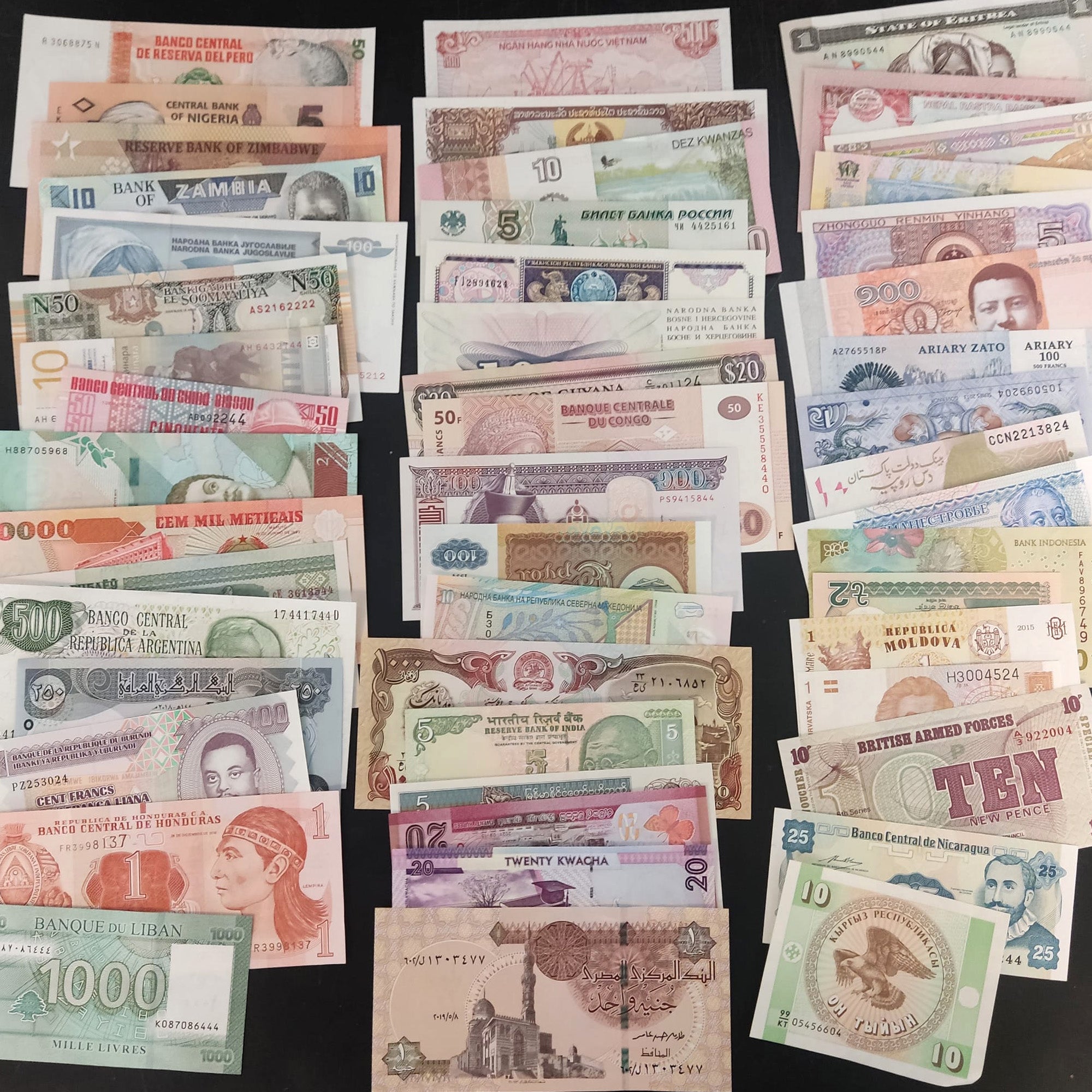 Fremdwährungen - 50 Banknoten aus 50 verschiedenen Ländern 