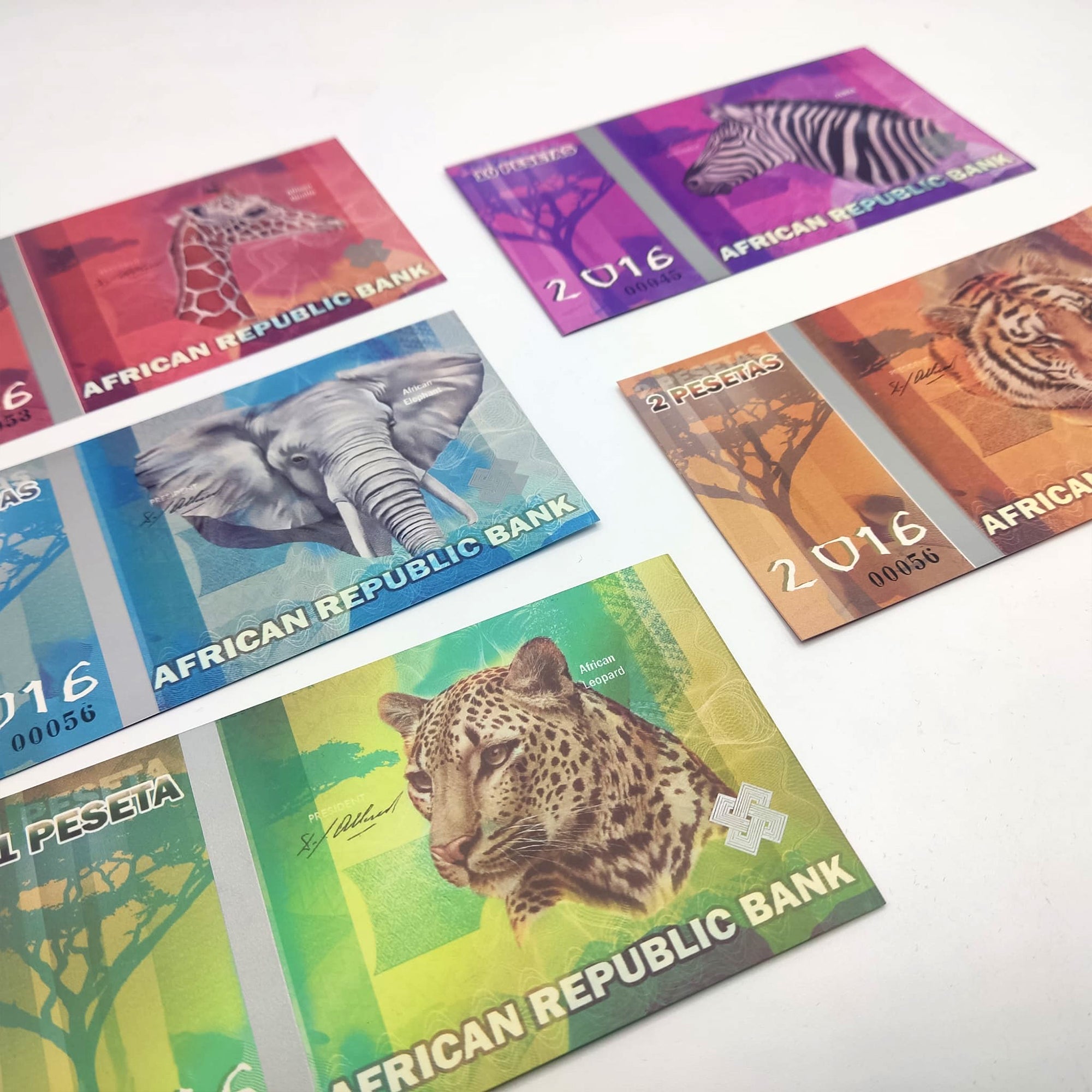 Billetes de Fantasía. 5 billetes fabricados en polímero conmemorativos de la fauna.