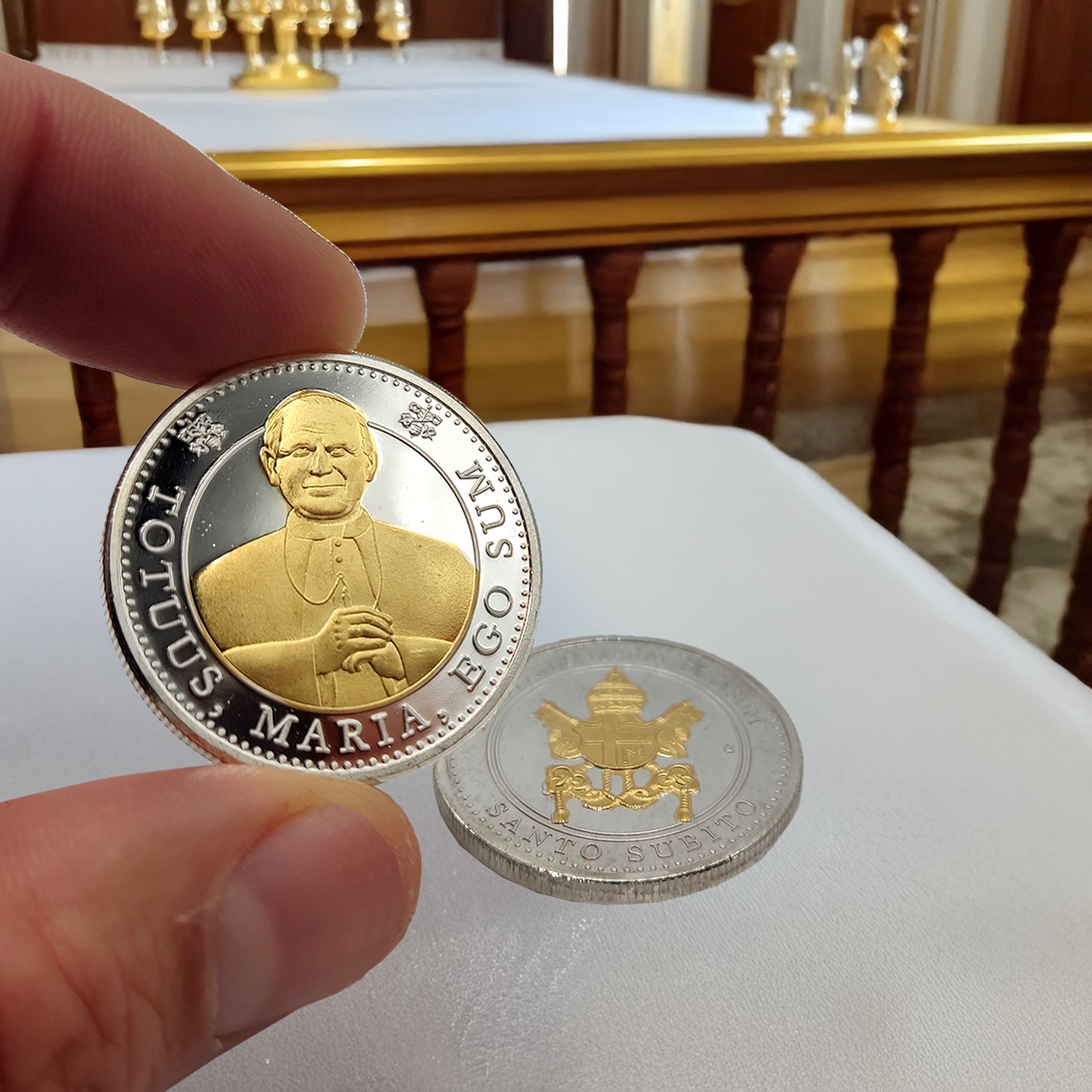 Medalla conmemorativa del Papa Juan Pablo II. Bañada en Plata con aplicación en Oro