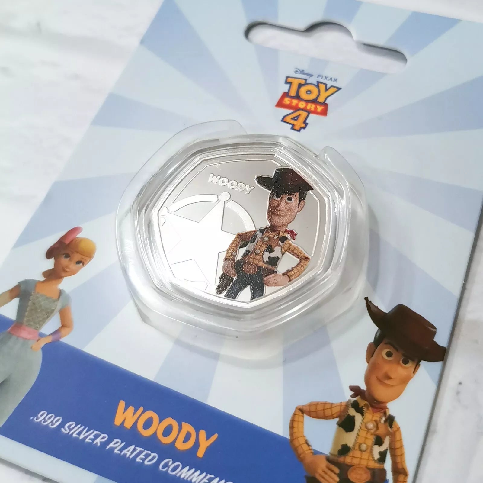 Disney Pixar - Toy Story 4 - Woody - Medalla con baño en plata