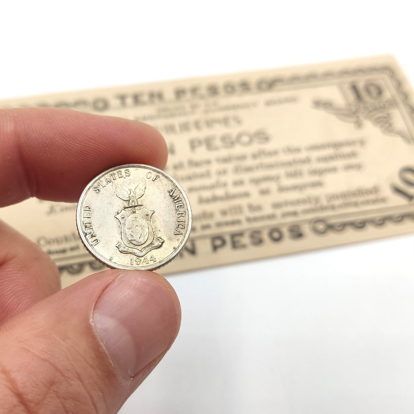 Moneda mundial de la Segunda Guerra Mundial: 1 billete + 1 moneda de plata utilizadas durante la Segunda Guerra Mundial (Filipinas 1943-45). MacArthur devolvió lo prometido, ¡con bolsas de plata!, certificado de autenticidad incluido. 