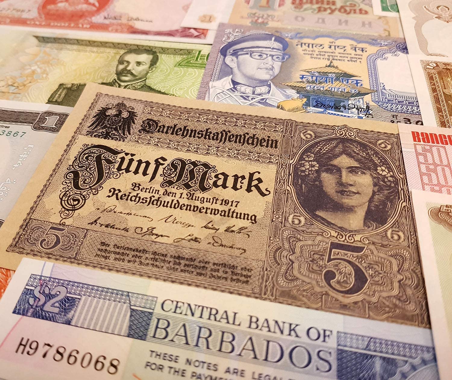 Fremdwährungen - 100 Banknoten aus 100 verschiedenen Ländern 